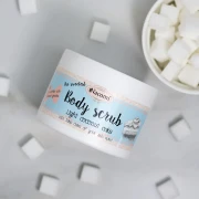 Peeling cukrowy do ciała lekki kokosowy tort